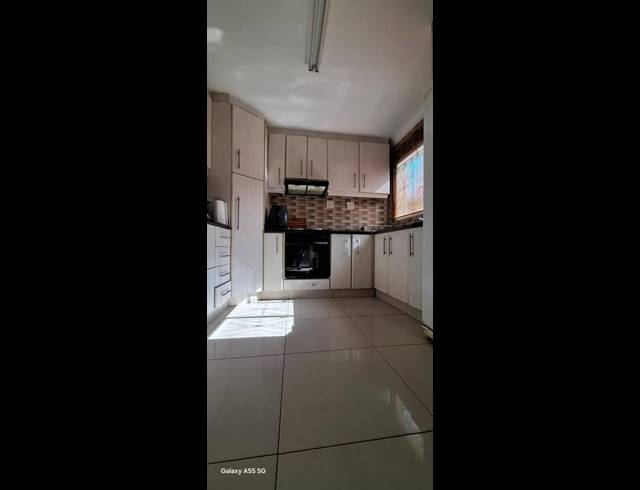 3 BEDROOM HOUSE FOR SALE IN LONGCROFT